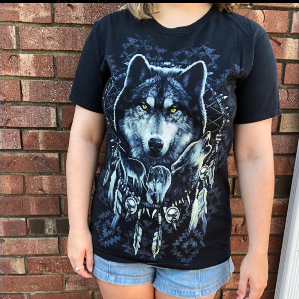 Wolf tee